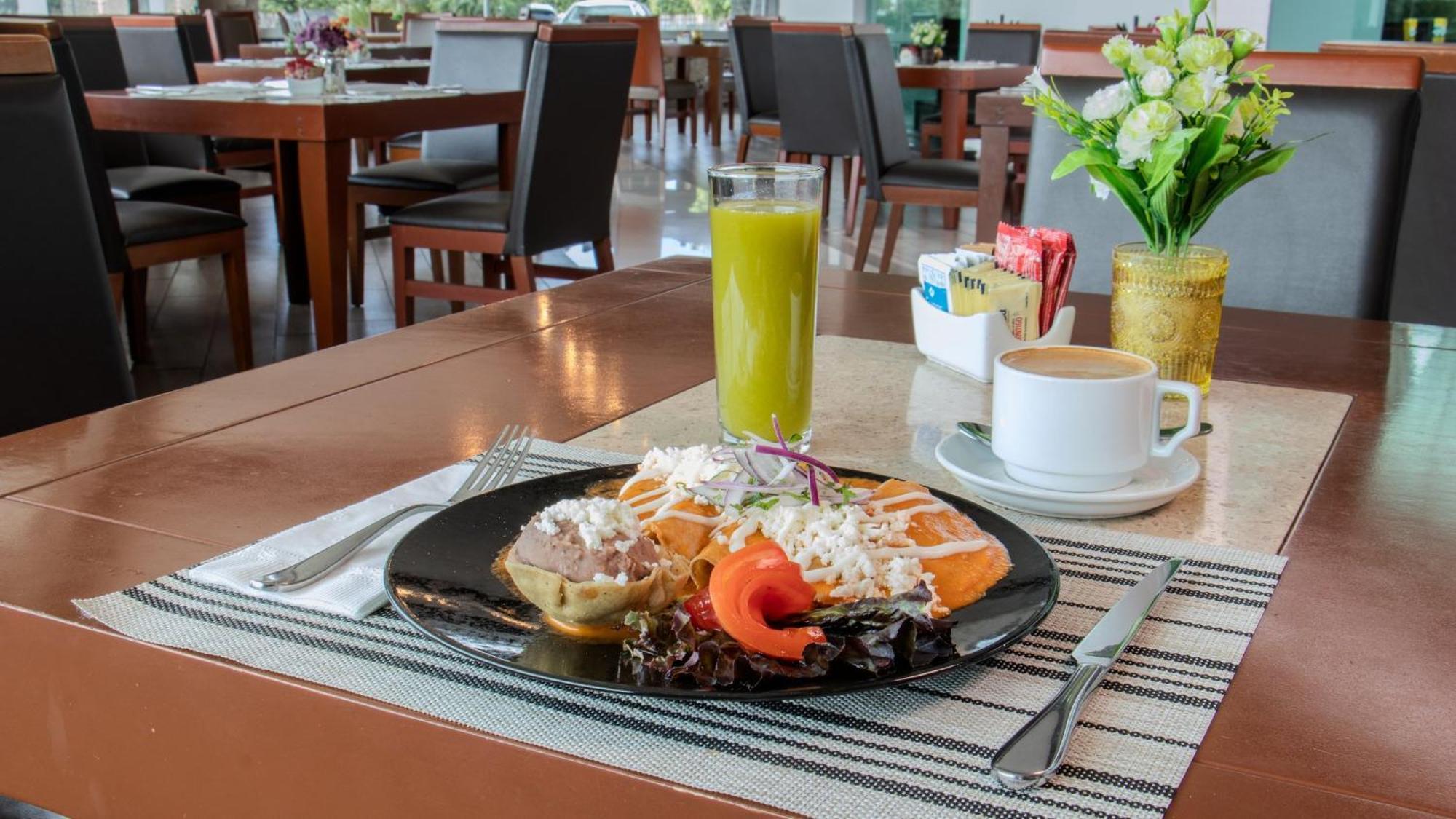 Holiday Inn Queretaro Zona Krystal By Ihg Bagian luar foto